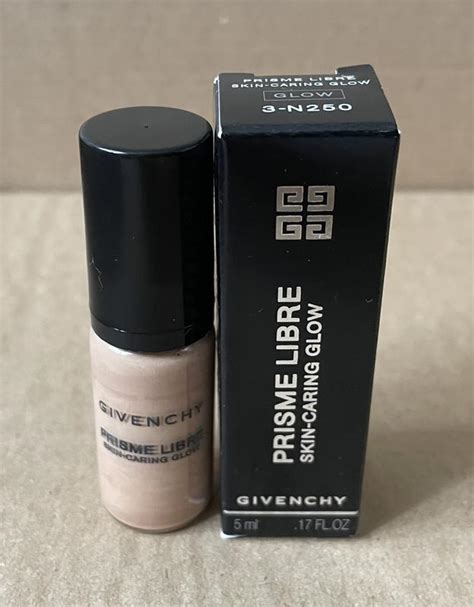 тональная основа givenchy|Тональная основа Prisme Libre Skin  .